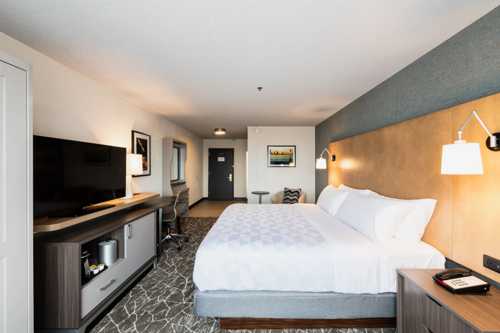 Holiday Inn Newark International Airport