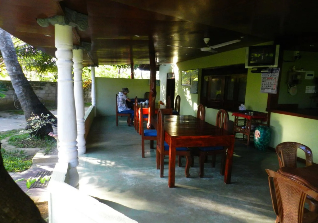 Travellers Home Hotel
