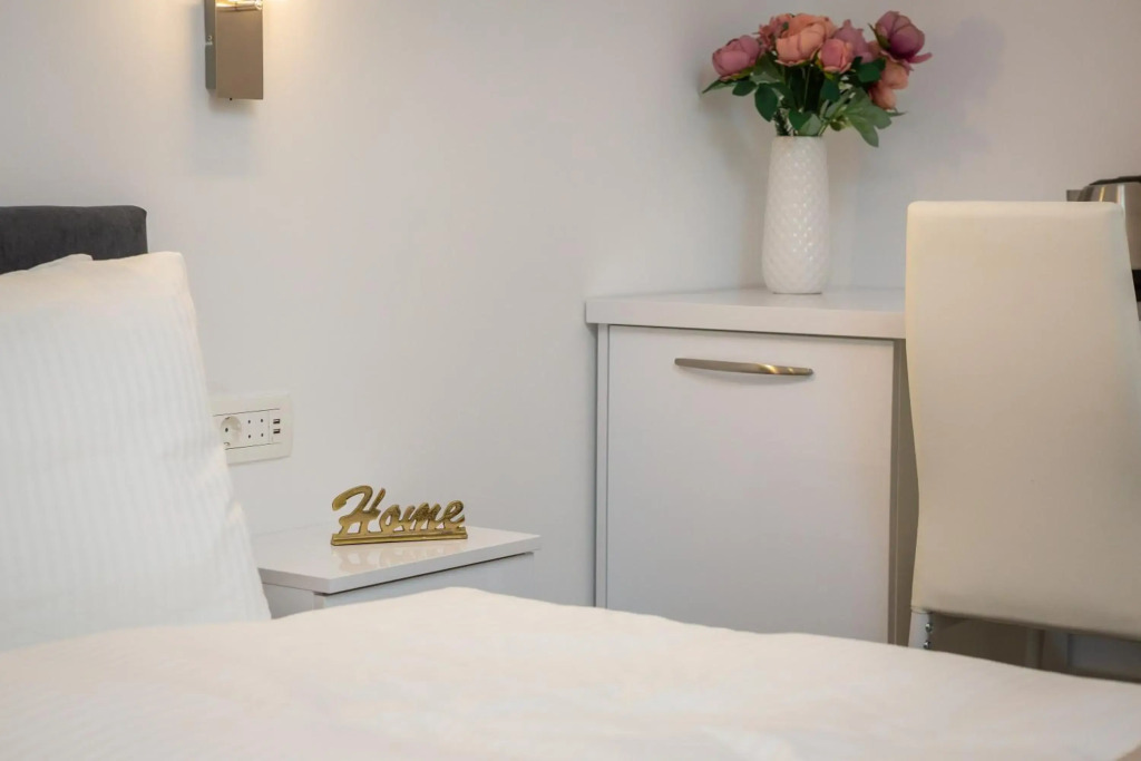 Luxury Studios & Room Five