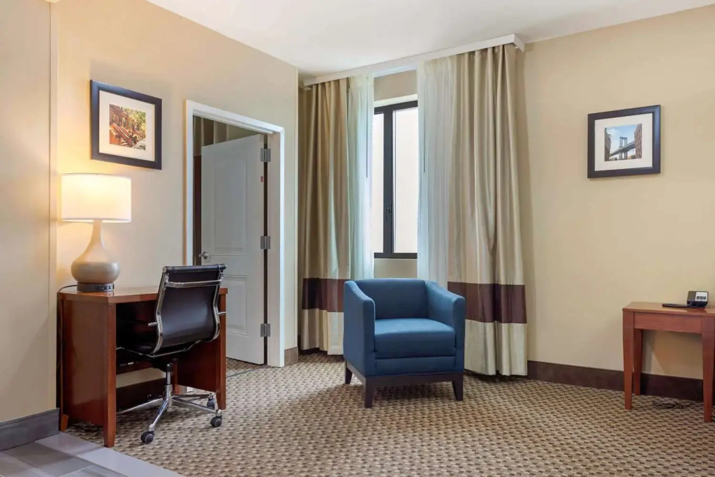 Comfort Inn & Suites near JFK Air Train