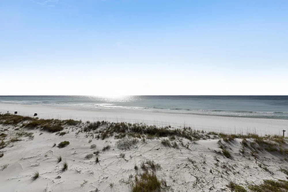 Pinnacle Port by Book That Condo