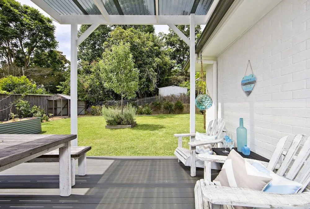 The Hamptons Beach House near Dutchies walk to Nelson Bay