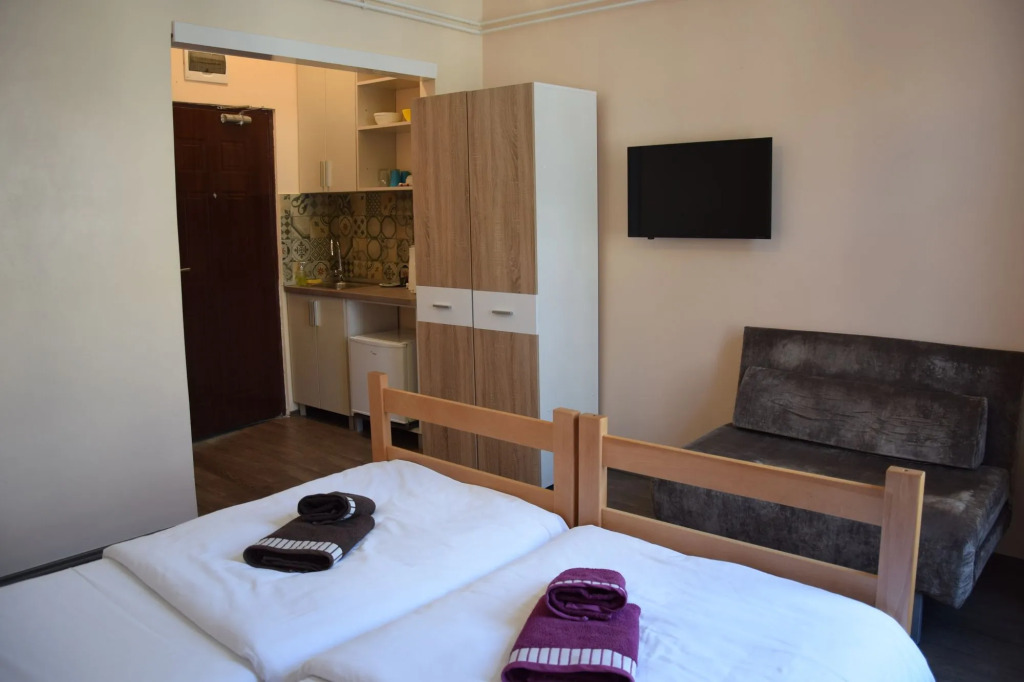 Roommates Hostel