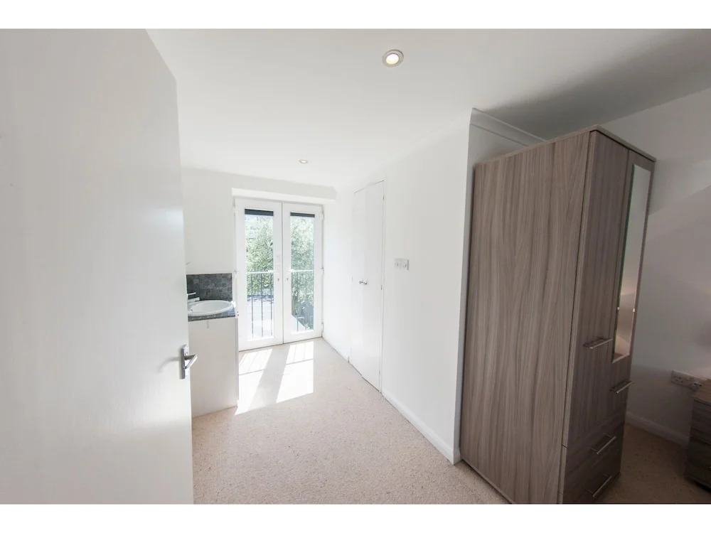 Modern 2 Storey 2-bedroom Flat , Sleeps 6