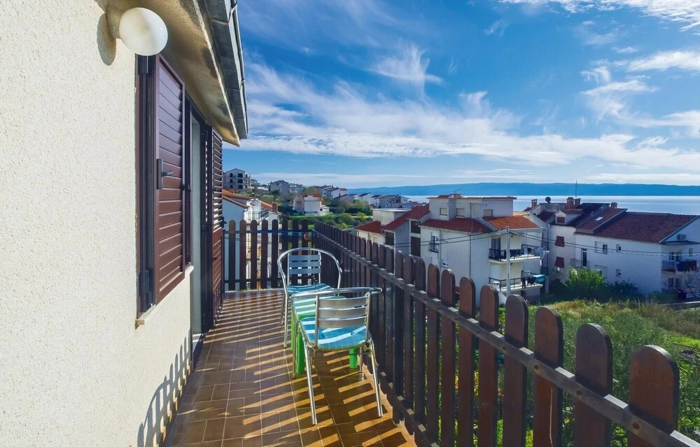 Amazing Apartment in Podstrana With 3 Bedrooms and Wifi