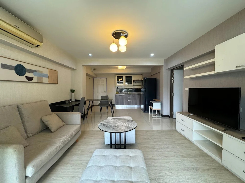 Baan Sabai Rama IV Apartment