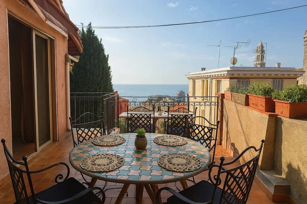 Renovated house in the center of Beausoleil
