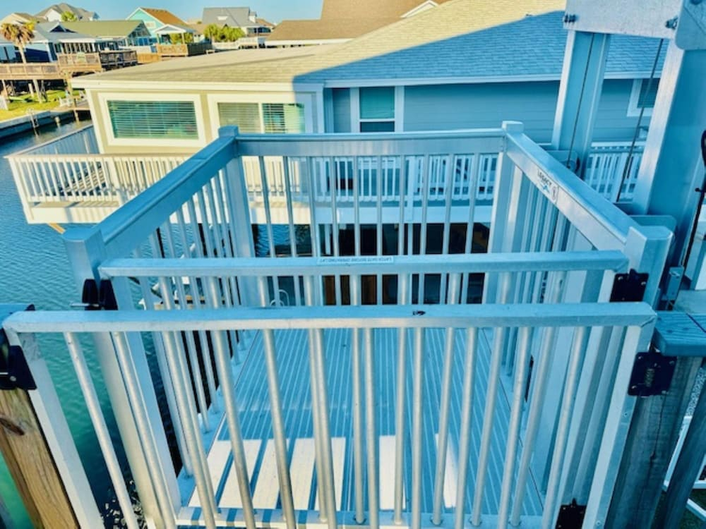 Dockside Dream Home for 10
