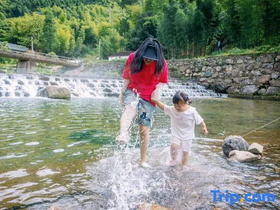 Yaojia｜Township see cloud bamboo Valley river hot spring guest house