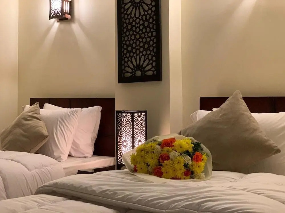 9 Pyramids Inn