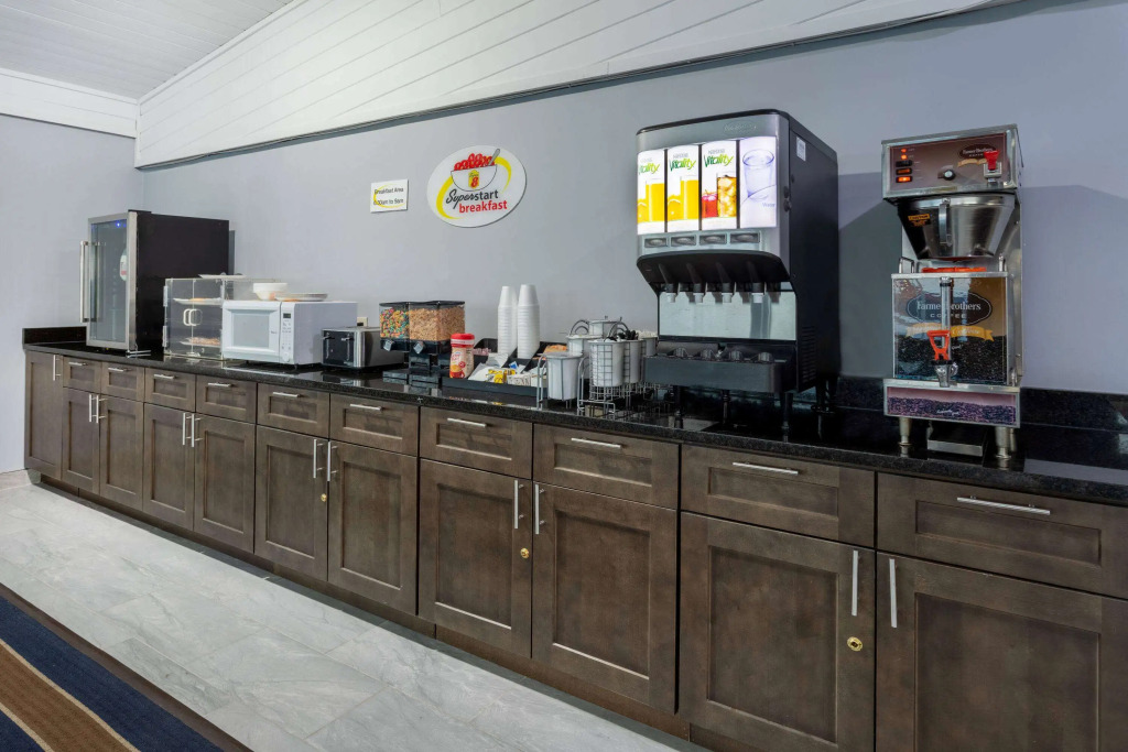 Super 8 by Wyndham Missouri Valley
