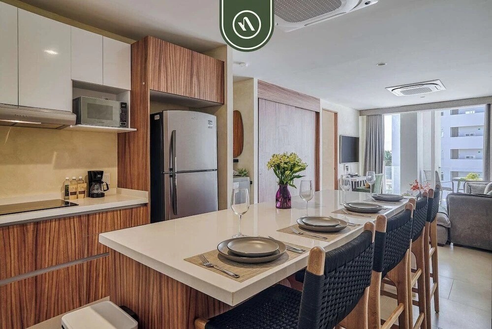Luxury 2 BR Condo Near Beaches - Pools - Gym