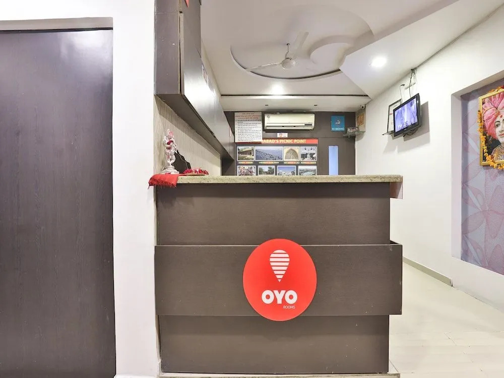 OYO Flagship 711 Hotel Crystal