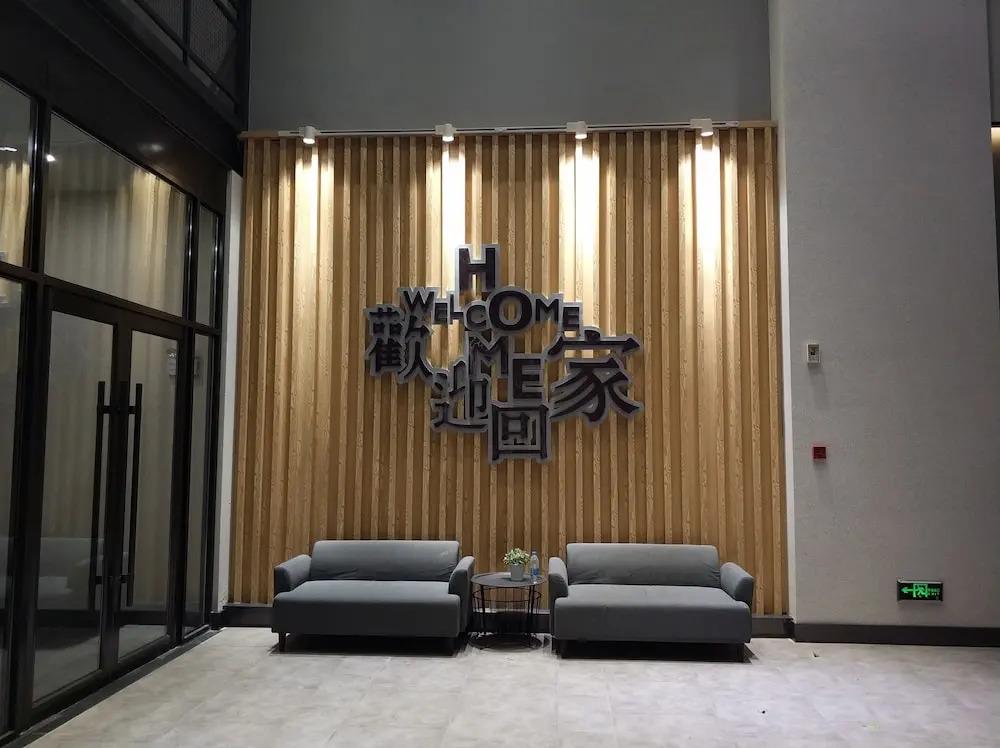 South Lake Theme Loft  Apartment