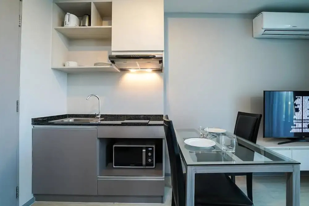 6Av 717 - Walk to Surin Beach Studio With Pool and gym