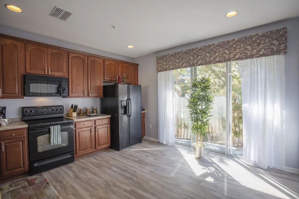 Dolce Deluxe Townhome 3 Bedroom Condo by Redawning