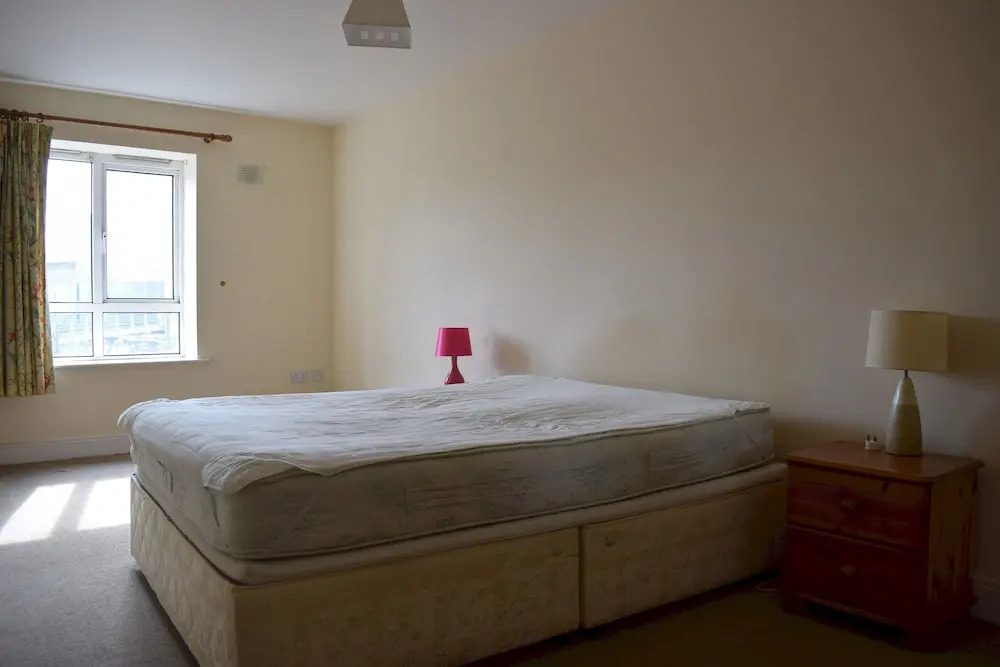 Bright 2 Bedroom Apartment With Balcony in City Centre