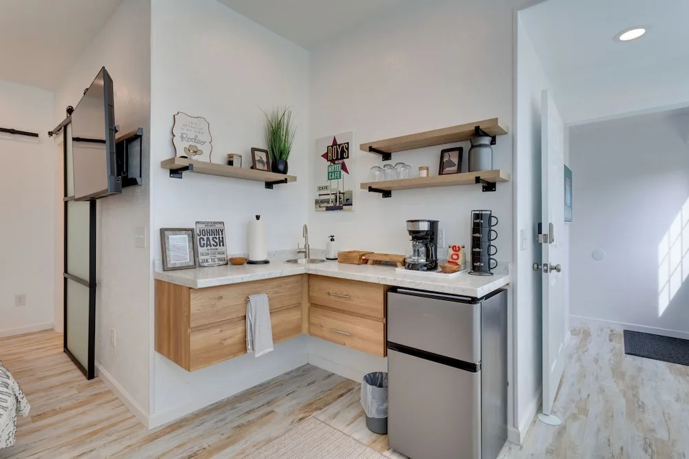 1 Mi to OU! Sleek Guest House w/ Gas Grill