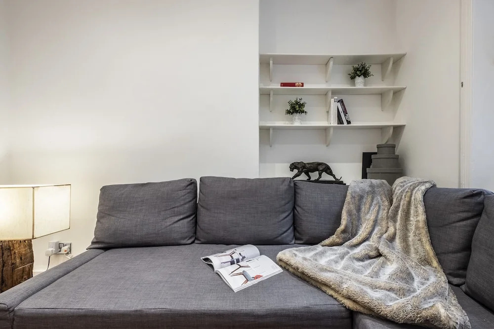 Bright Warwick Chambers Apartment - JPL