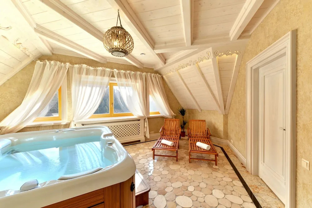 KRUPÓWKA MOUNTAIN RESORT - Widokowy hotel z basenami i wellness
