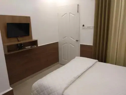 SAPPHIRE INN