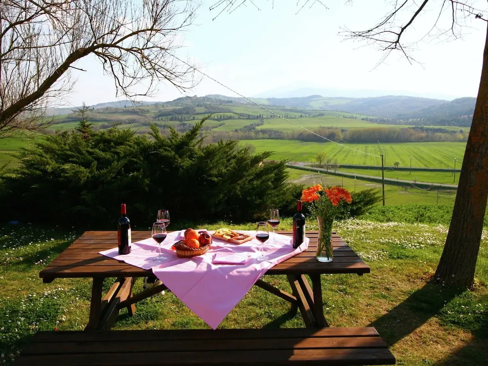 Modern Farmhouse in Pienza With Pool