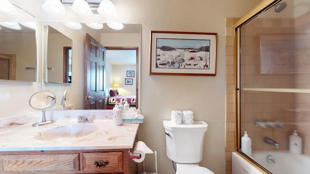 Snowflower 26 Remodeled Spacious Condo With Great Complex Amenities by RedAwning