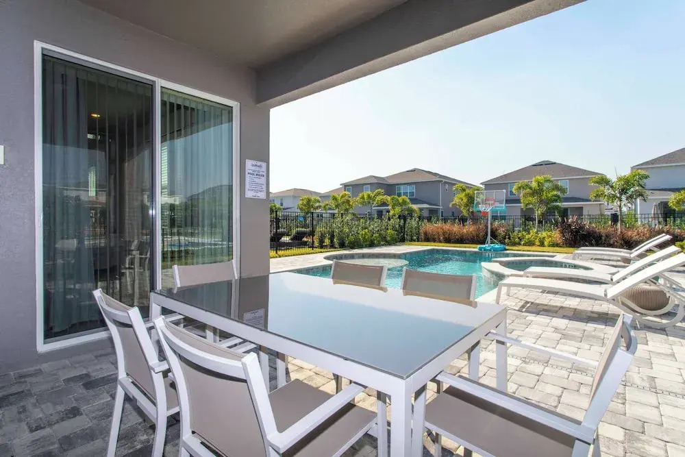 Family Escape With Private Pool & Themed Rooms