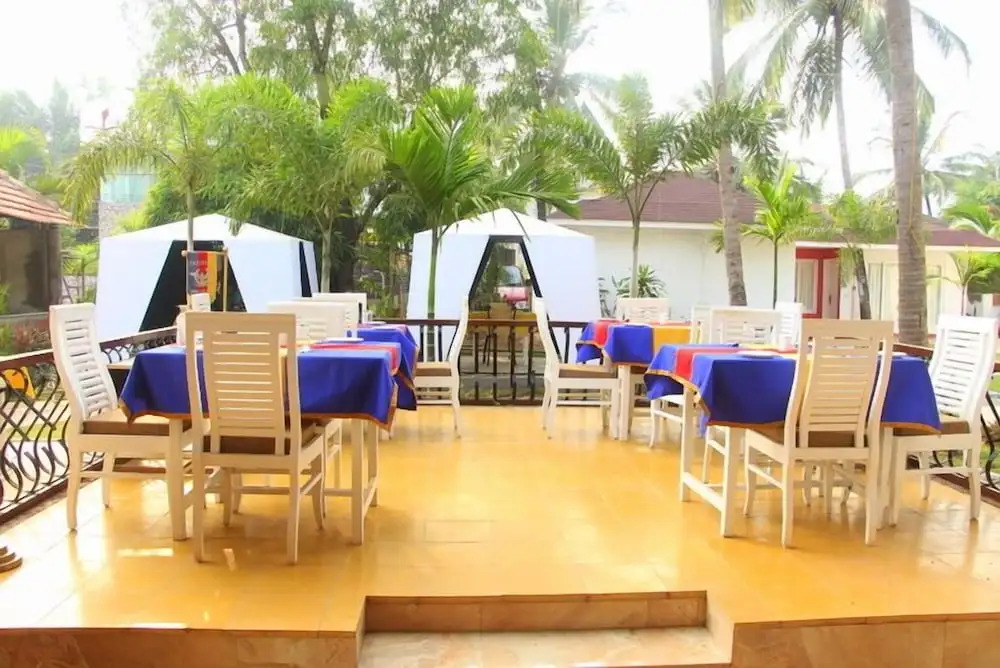Paparazzi Resort