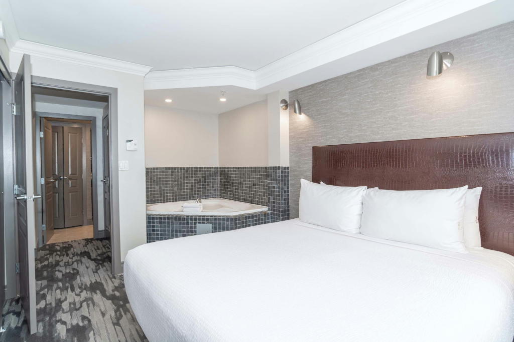 Sandman Signature Toronto Airport Hotel