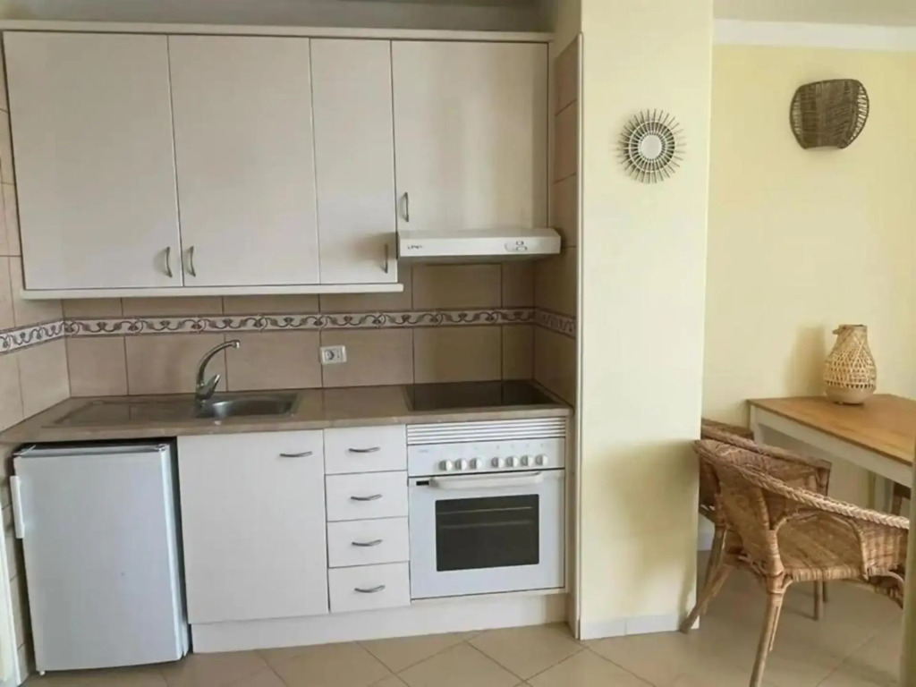 Refurbished 1 bedroom apartment with large pool