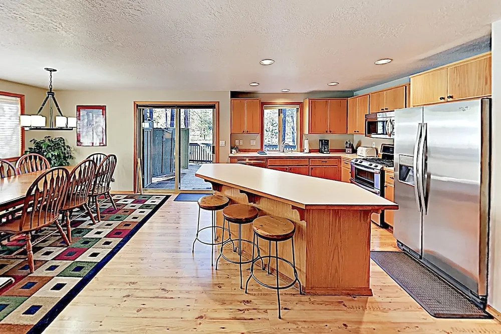 New Listing! All-season Haven - Hot Tub, Ping-pong 3 Bedroom Home