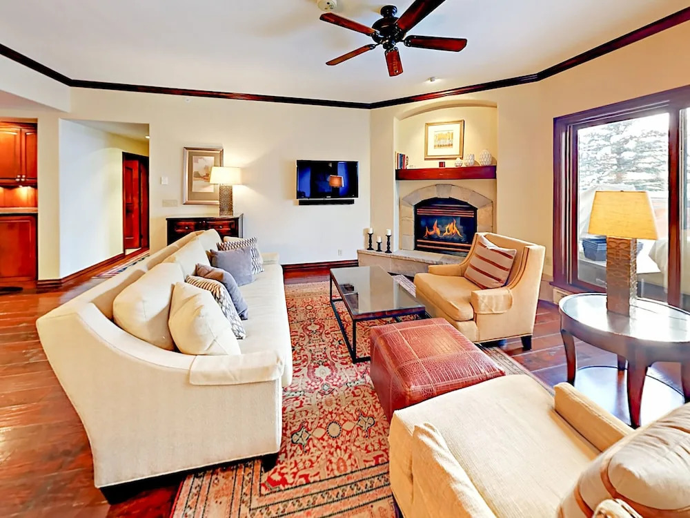 31 Avondale #105 - 3 Br Condo