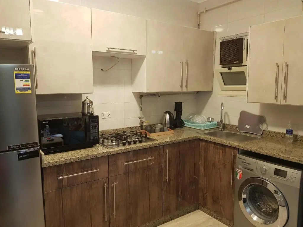 استديو مفروش فى المهندسين ميدان لبنان برج حديث