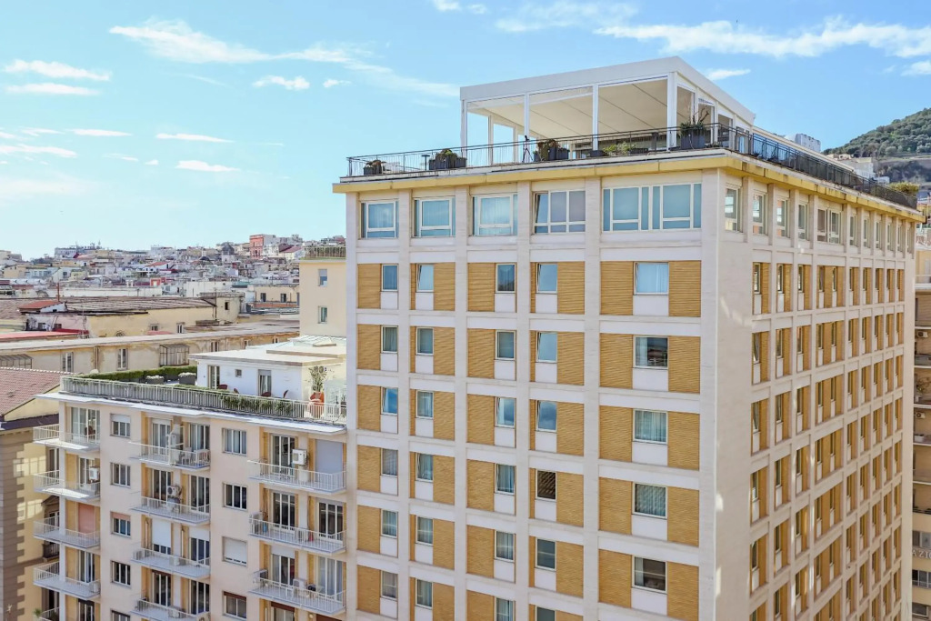 NEAPOLITAN SKYSCRAPER APARTMENT