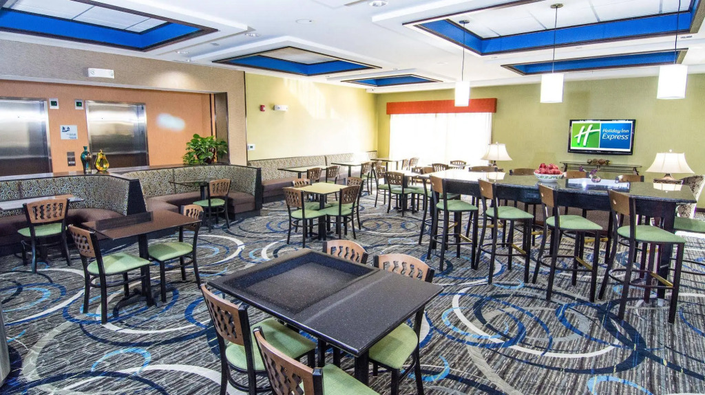 Holiday Inn Express & Suites Elkton - University Area by IHG