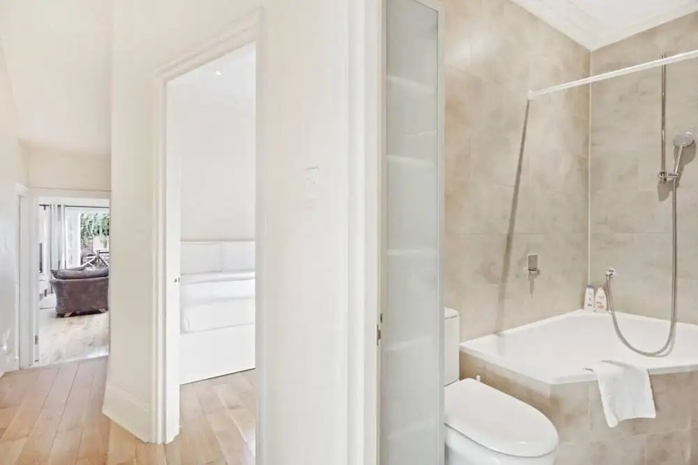Cosy 2bed Skylight Apt W/patio in Clapham Junction