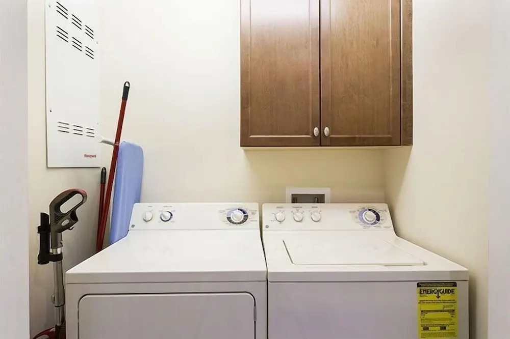 Condo Contemporary 3 Bedroom Reunion