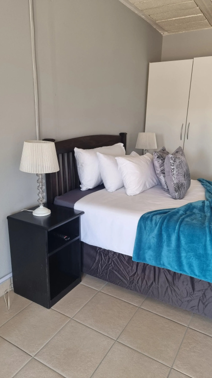 Stay at Home Airport Lodge