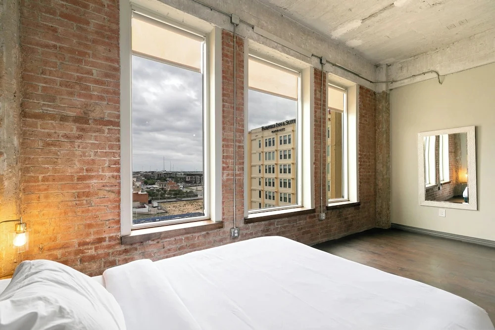 Regal Stays Corporate Apartments – Downtown Dallas