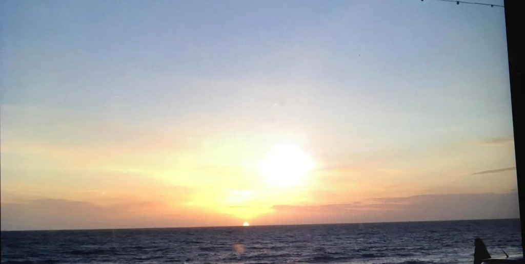 Sea View Modern Apartment - Sleeps 2