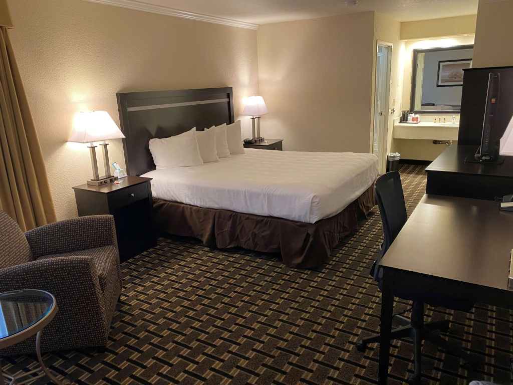 Best Western PLUS Inn of Hayward