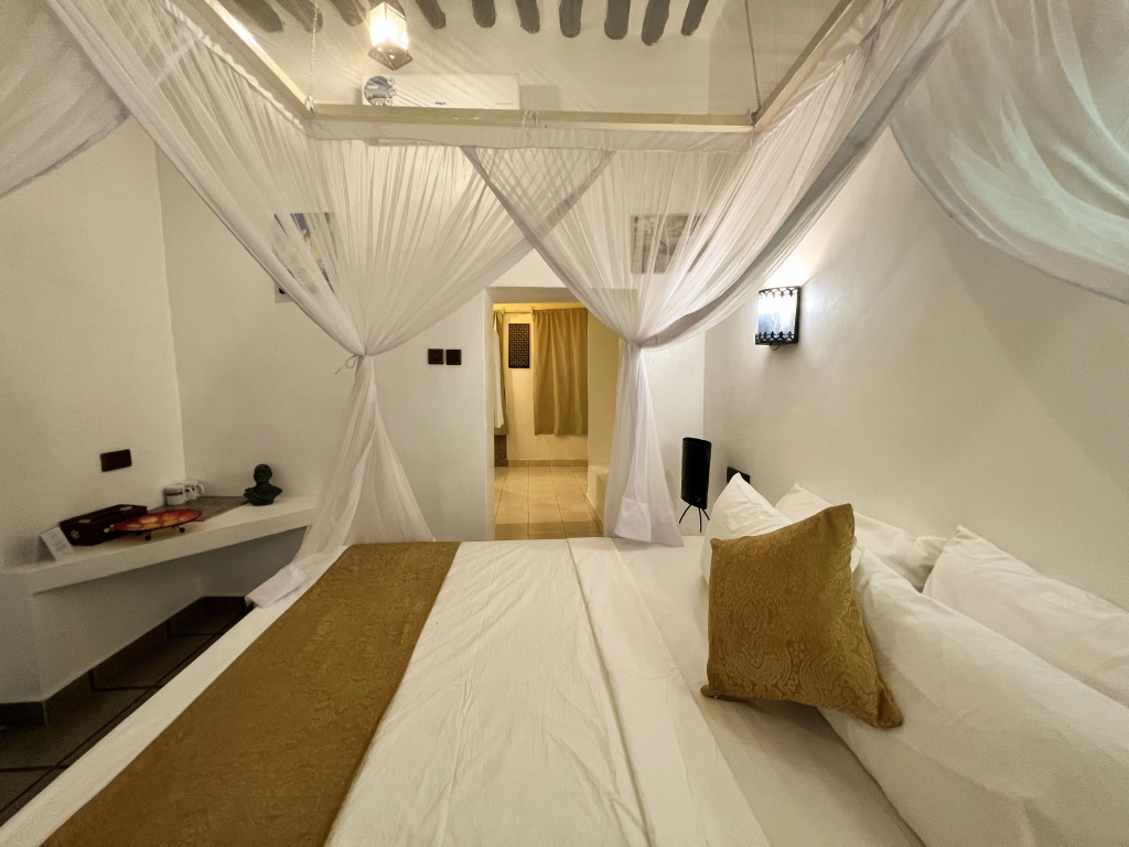 Emerald Palm Courtyard Hotel