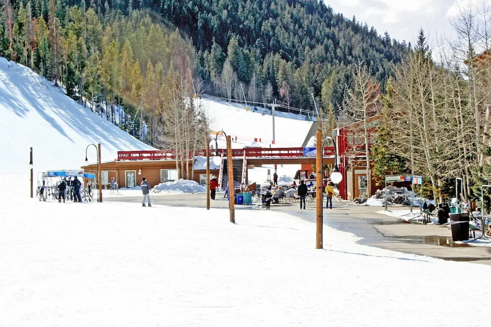 Gateway Lodge 5033