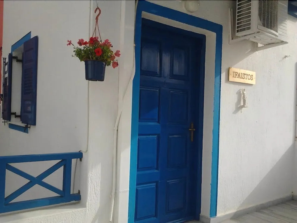 Lunar Santorini Hotel