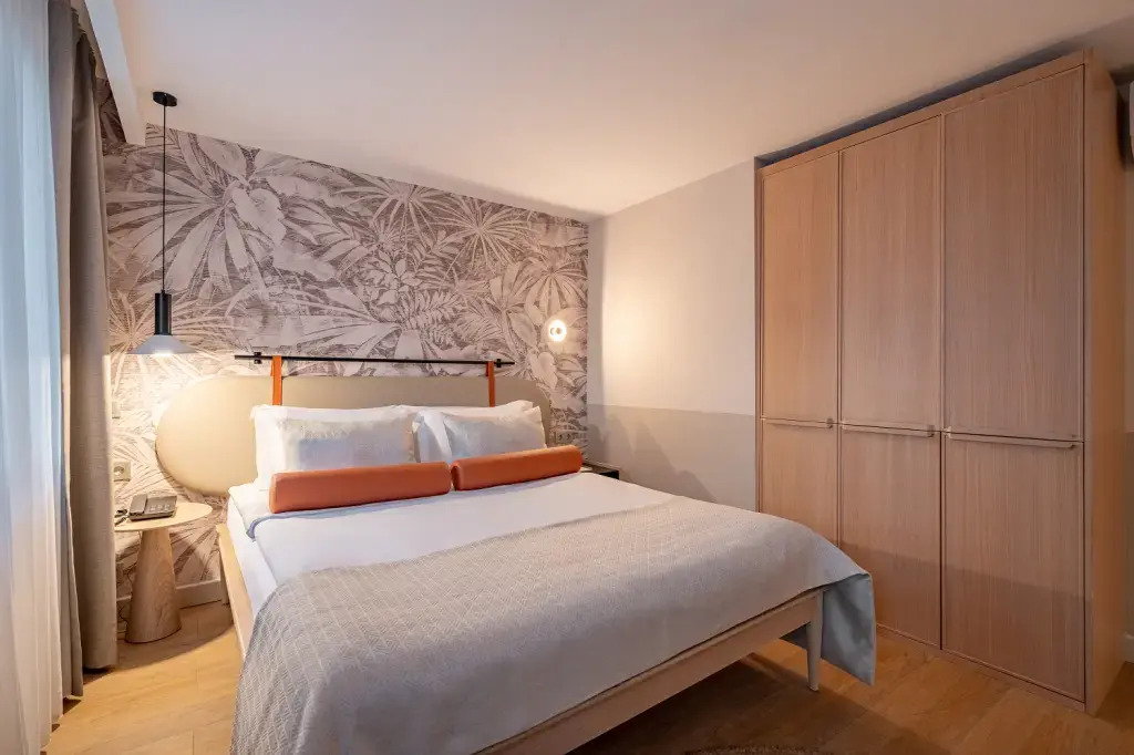 Oli Hotel and Suites