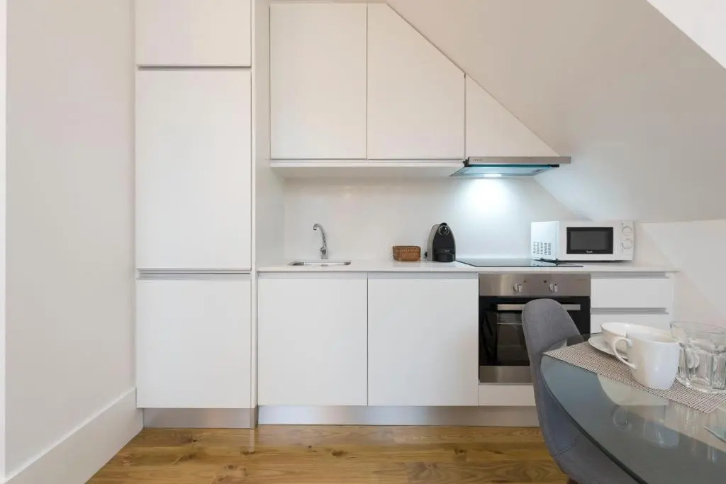 LovelyStay - Cozy Duplex with Patio right off train&metro station