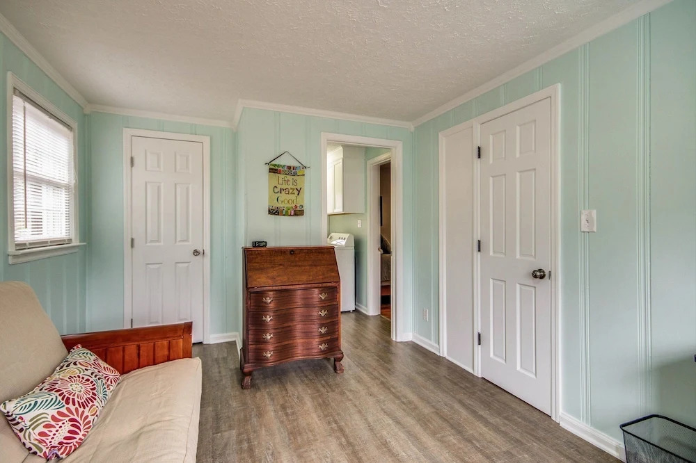 3Br 2BA Inviting Retreat in Hip East Nashville by RedAwning