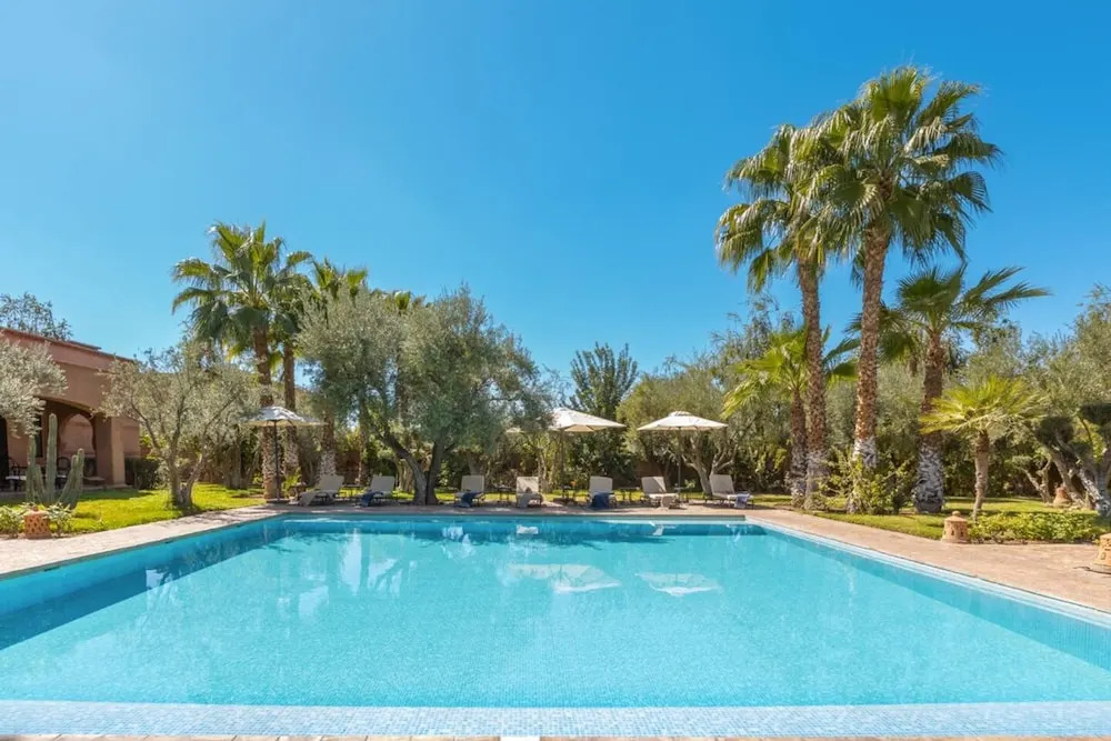 Villa Layyine avec personnel, piscine, spa et sports