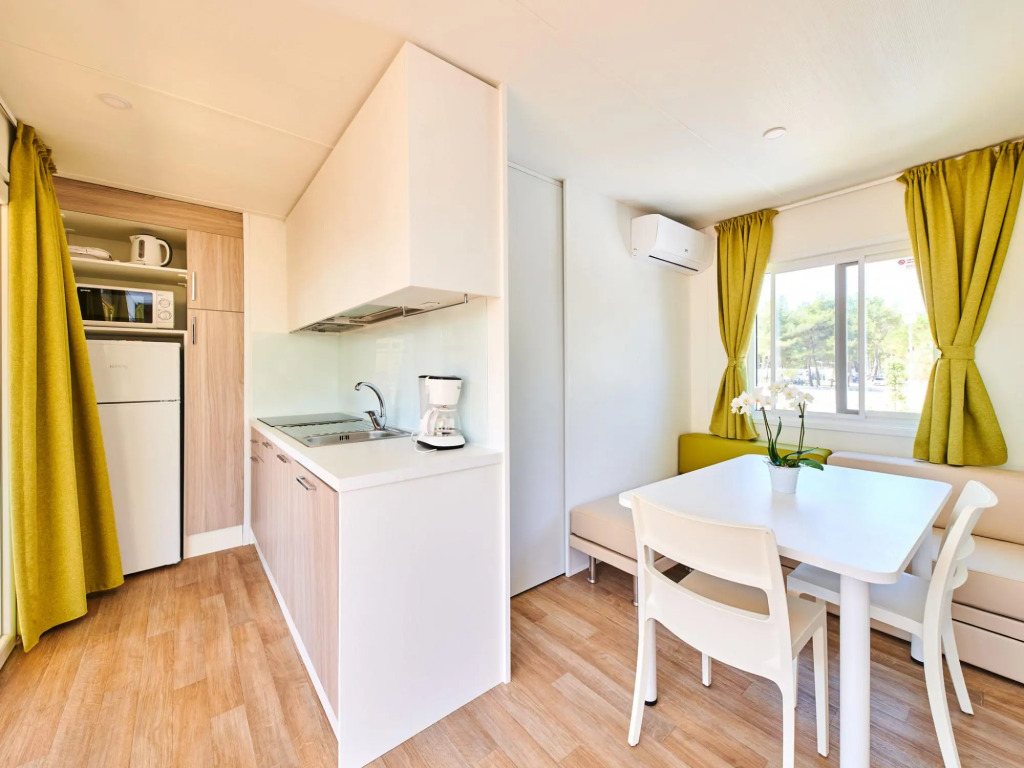 Nice chalet with 2 bathrooms and a dishwasher, 2km from Umag